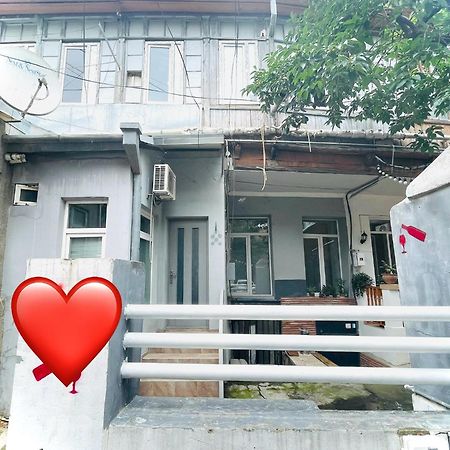 Nutsa'S Apartment In Old Tbilisi ภายนอก รูปภาพ